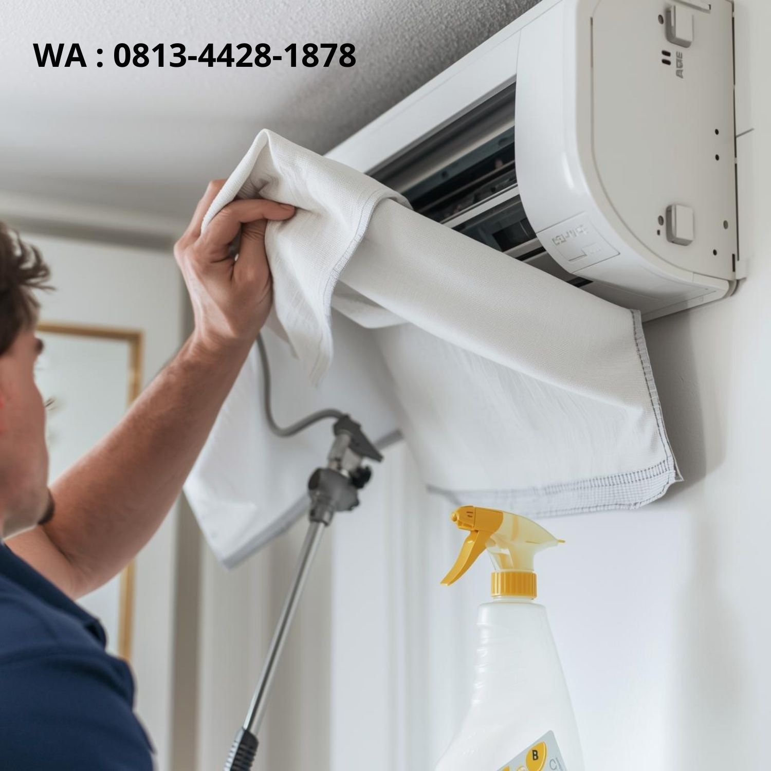 TEKNISI MEMASANG COVER AC