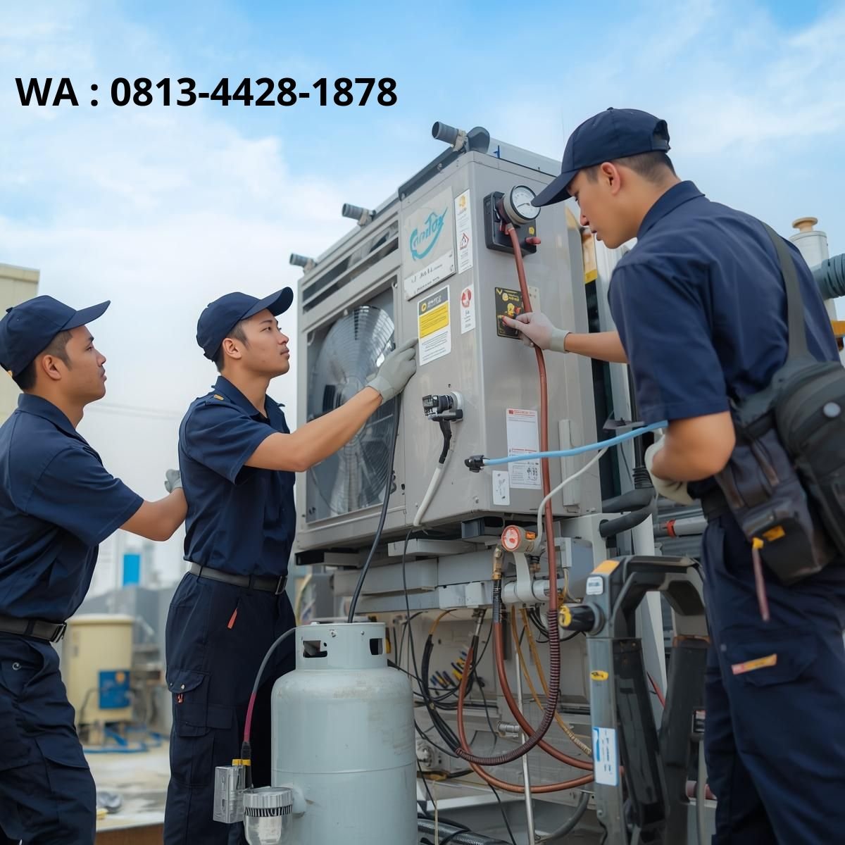 TIM LAYANAN AC MEMERIKSA LEVEL FREON